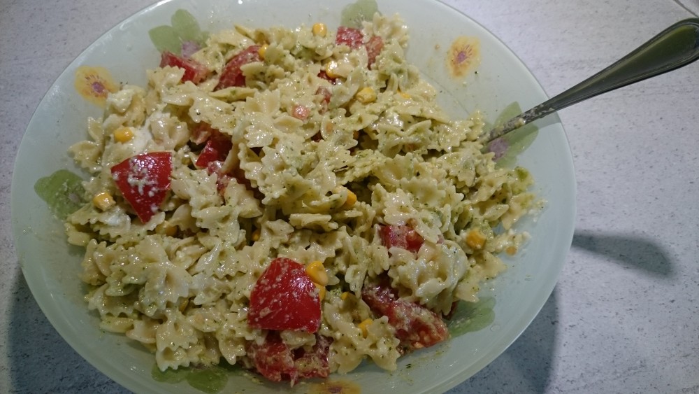 Salade Pates Mozarella Pesto
